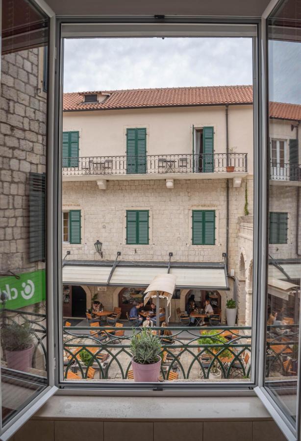 Main Square View * קוטור