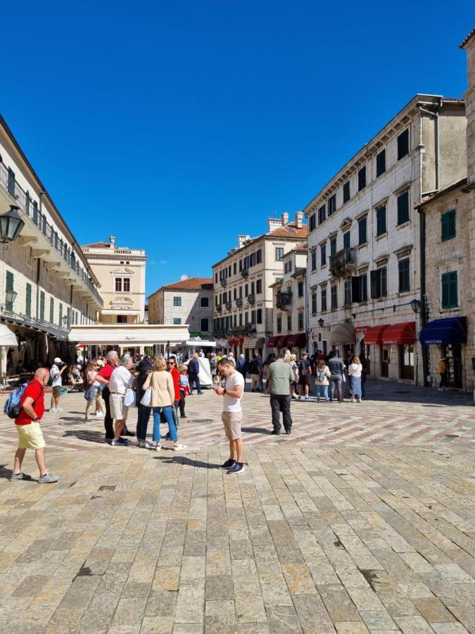 Main Square View * קוטור